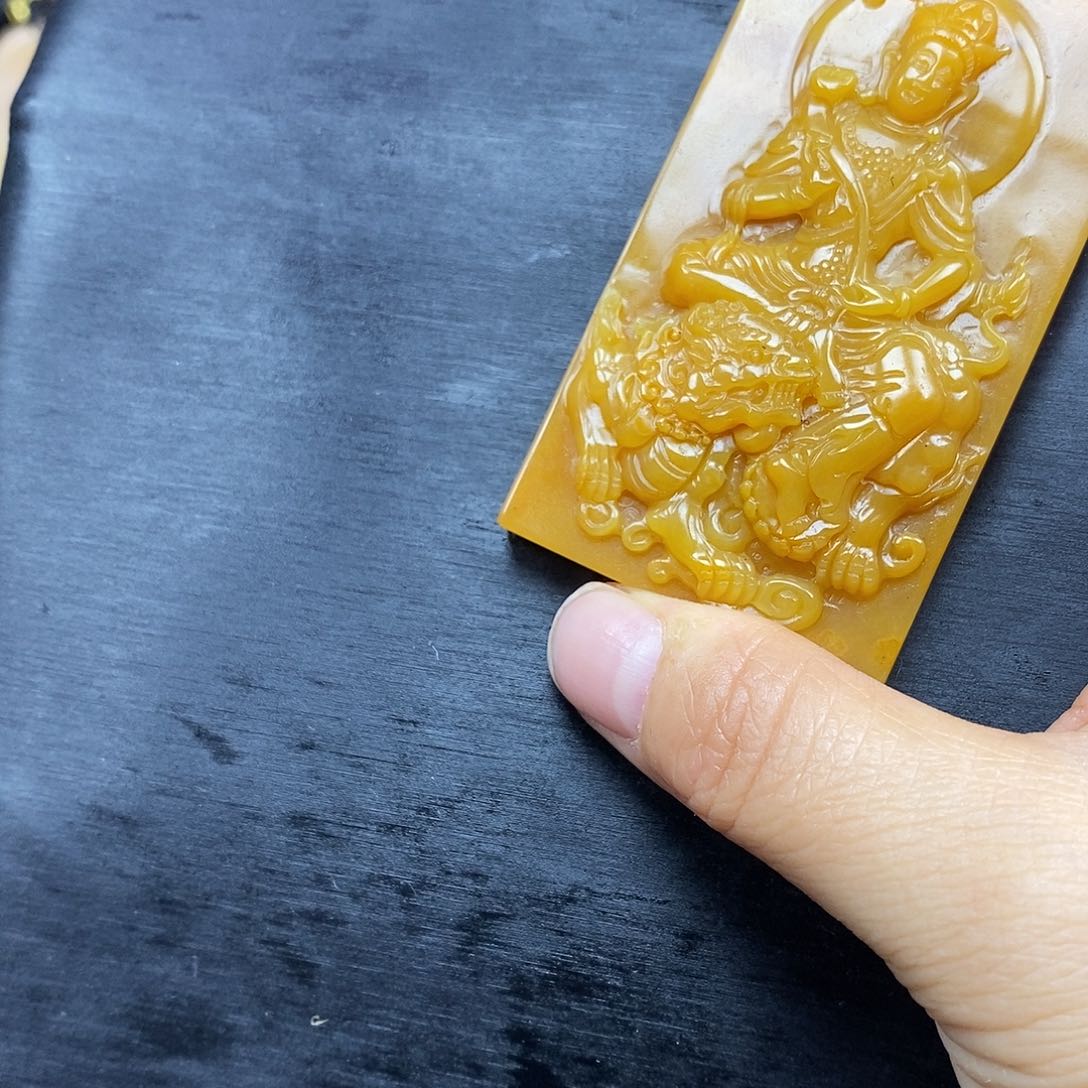 石英质玉（黄龙玉）颈饰未镶嵌