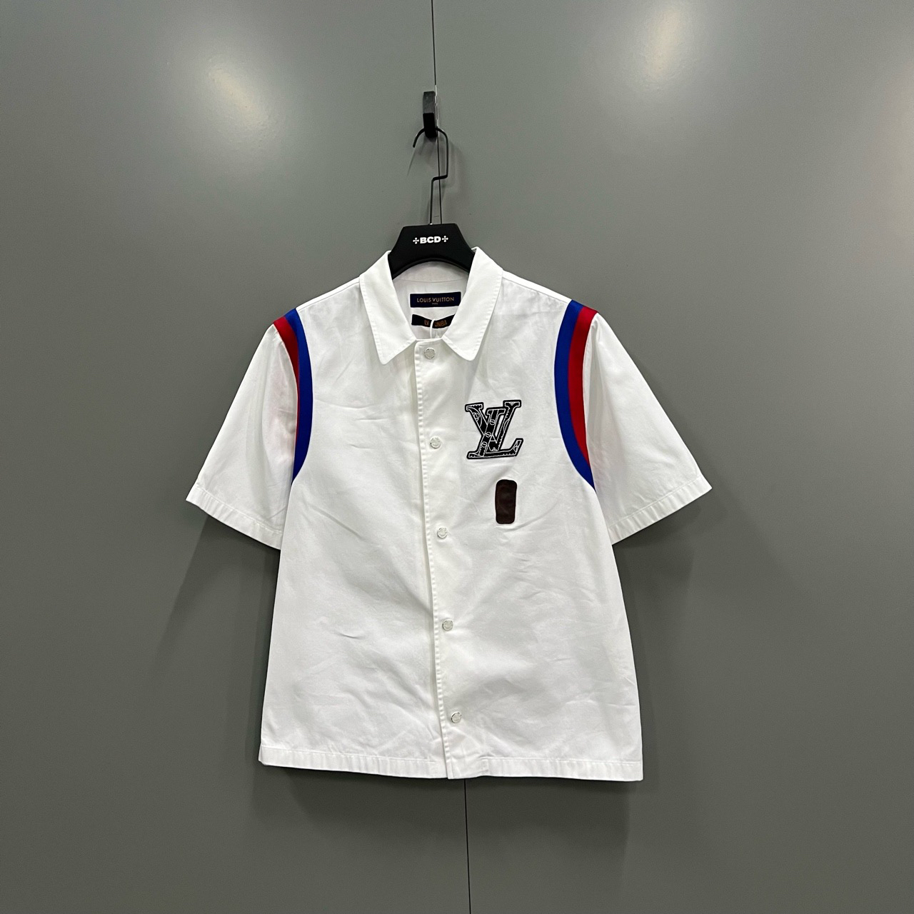 95新 LouisVuitton/路易威登 ll 徽标短袖衬衫 L码fg207405