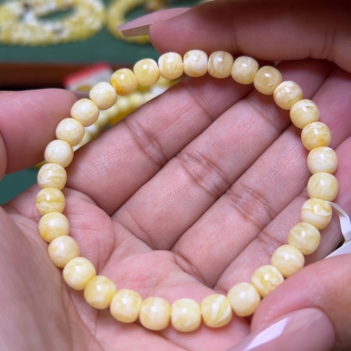 蜜蜡未镶嵌珠宝奇石