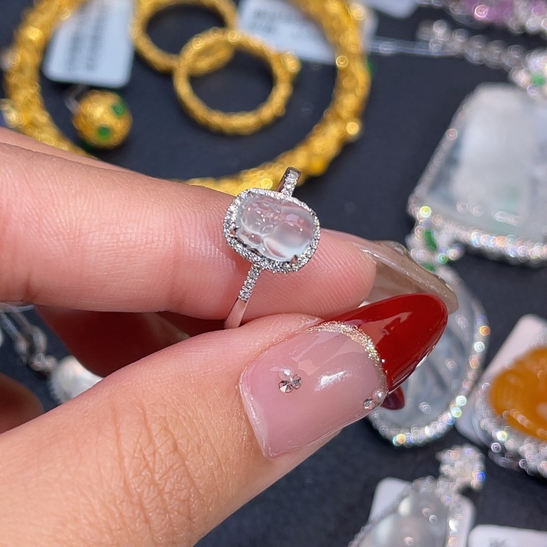 翡翠戒指18K金镶嵌貔貅