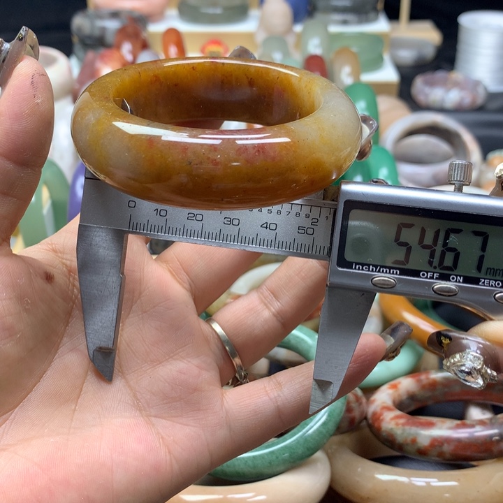 未镶嵌手镯石英质玉