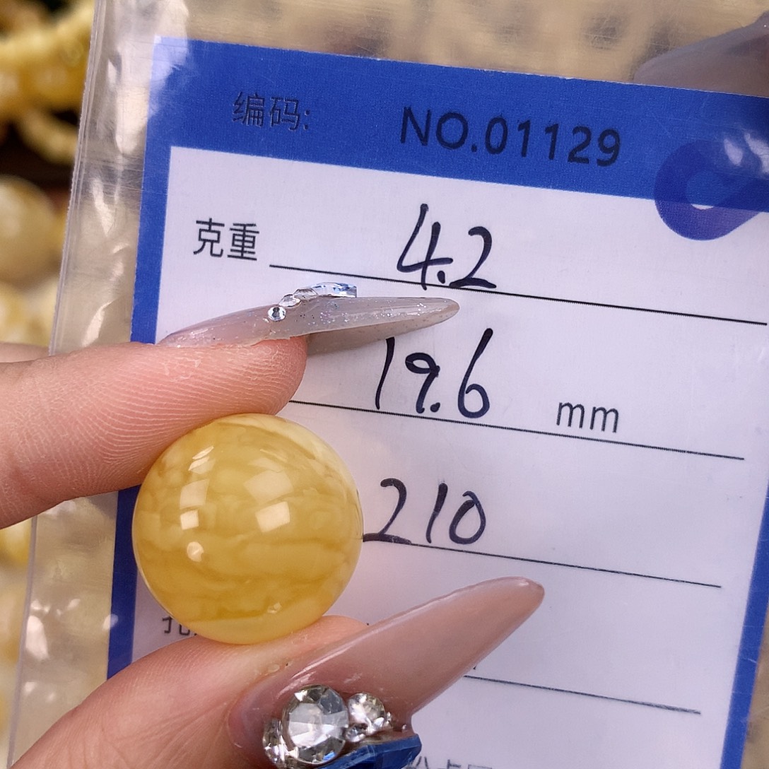 蜜蜡未镶嵌珠宝奇石