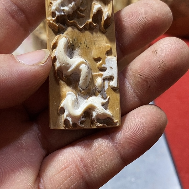 泥塑雄***哥工艺品的制作