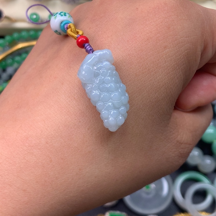 翡翠未镶嵌颈饰葡萄