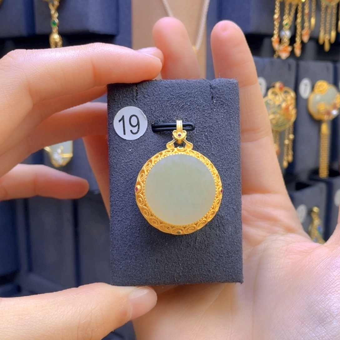 和田玉颈饰银S925镀金镶嵌