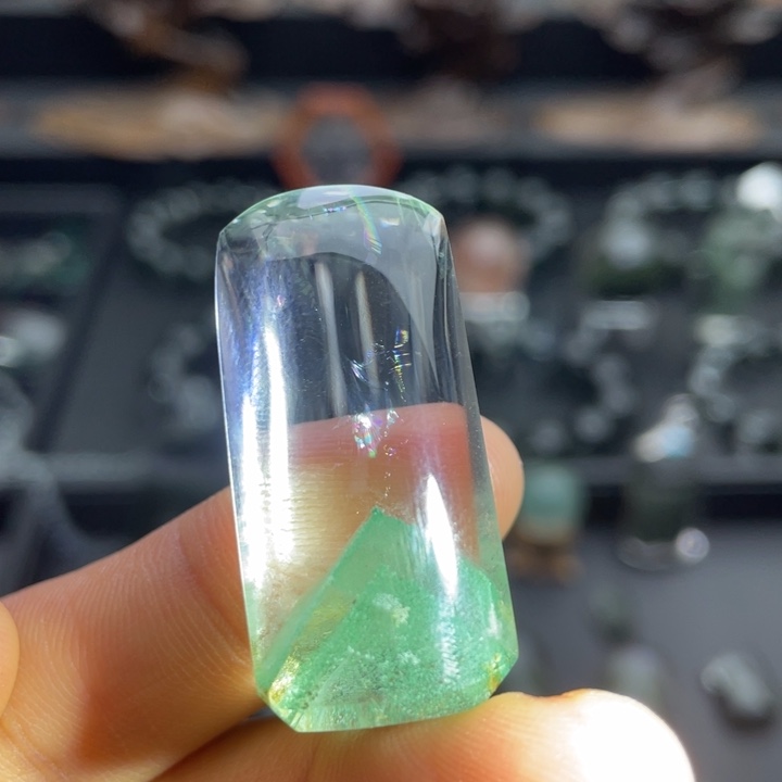水晶未镶嵌颈饰翠幽灵金字塔定制