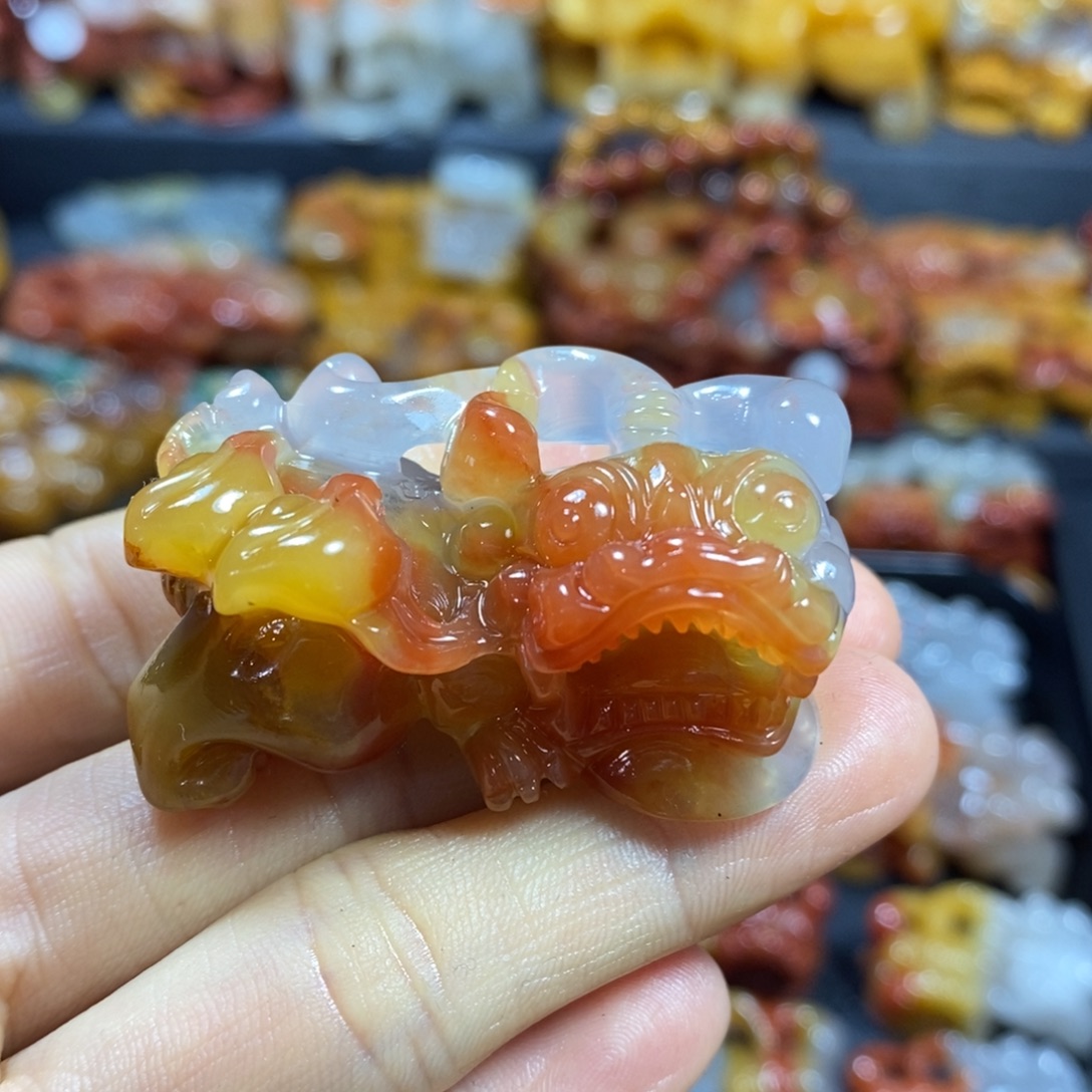 石英质玉（黄龙玉）未镶嵌颈饰