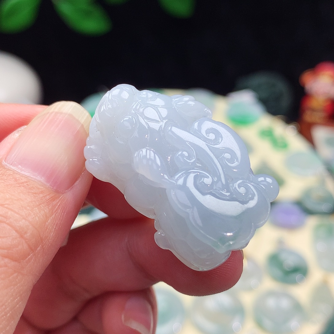 翡翠未镶嵌颈饰貔貅