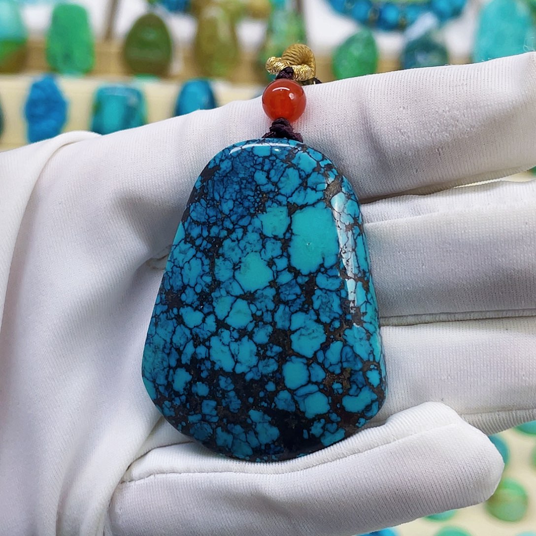 绿松石未镶嵌颈饰