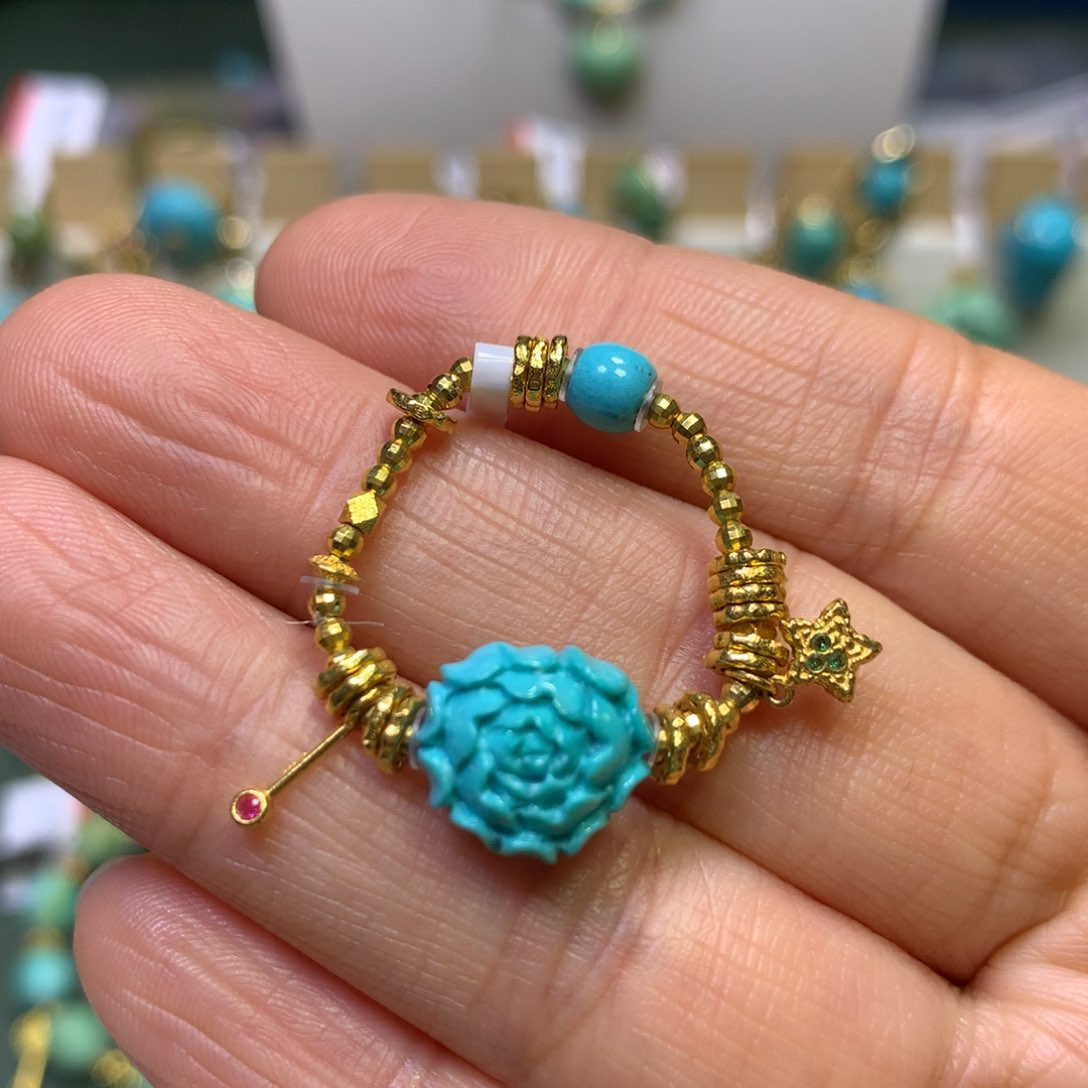 绿松石戒指18K金镶嵌