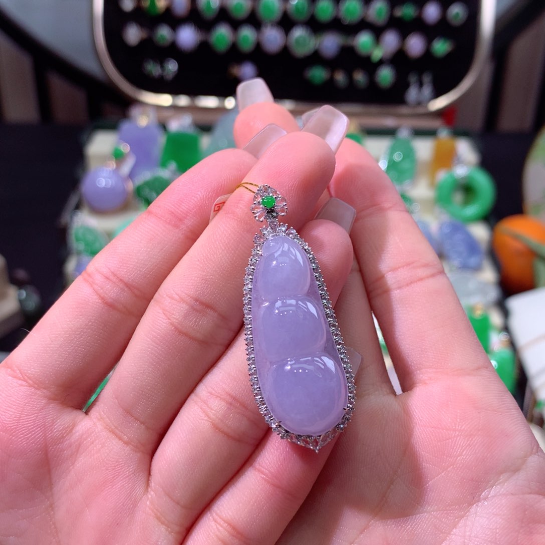 翡翠颈饰18K金镶嵌翡翠