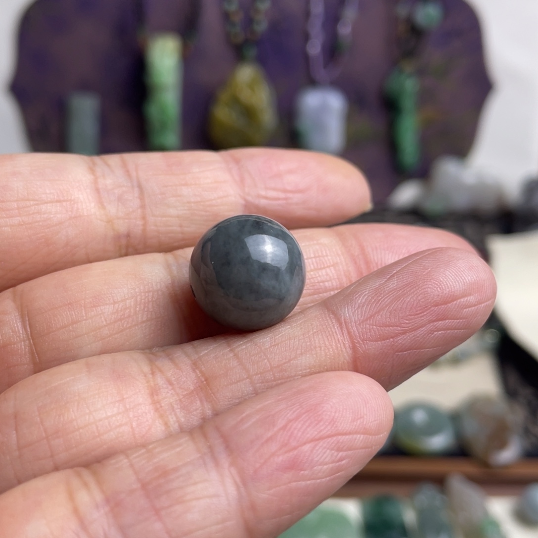 可***乐翡翠未镶嵌颈饰乌鸡珠