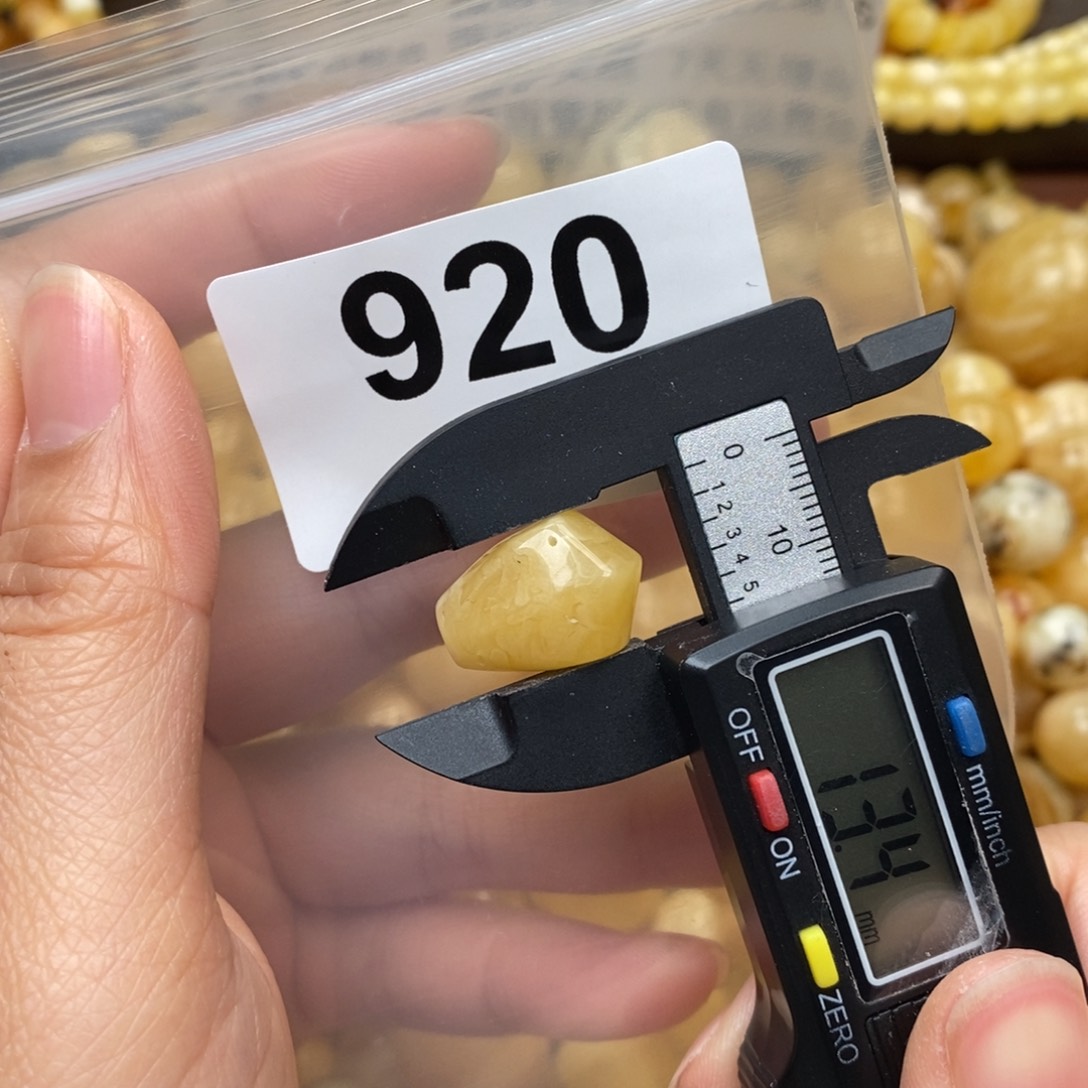 蜜蜡珠宝奇石未镶嵌