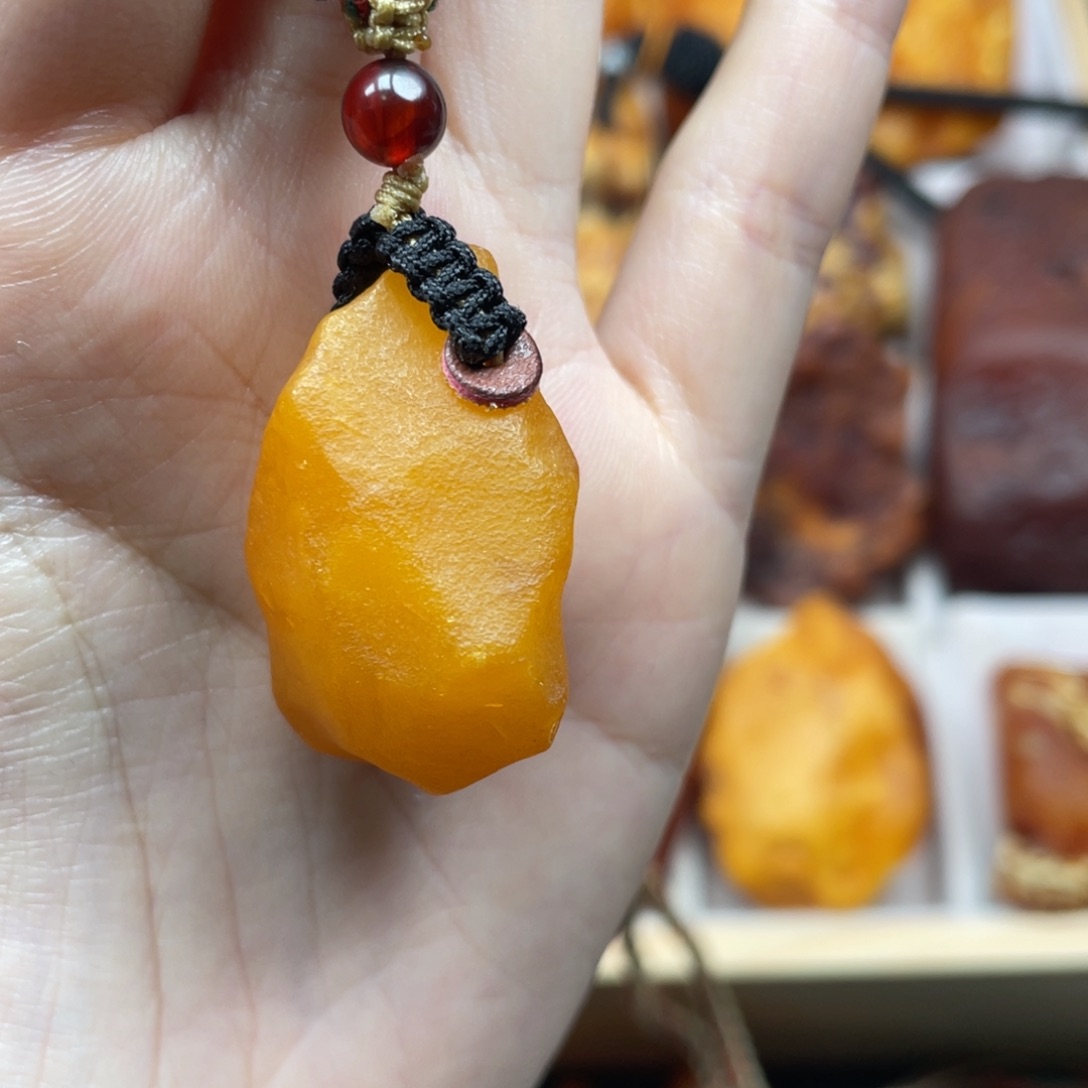 未镶嵌琥珀珠宝奇石