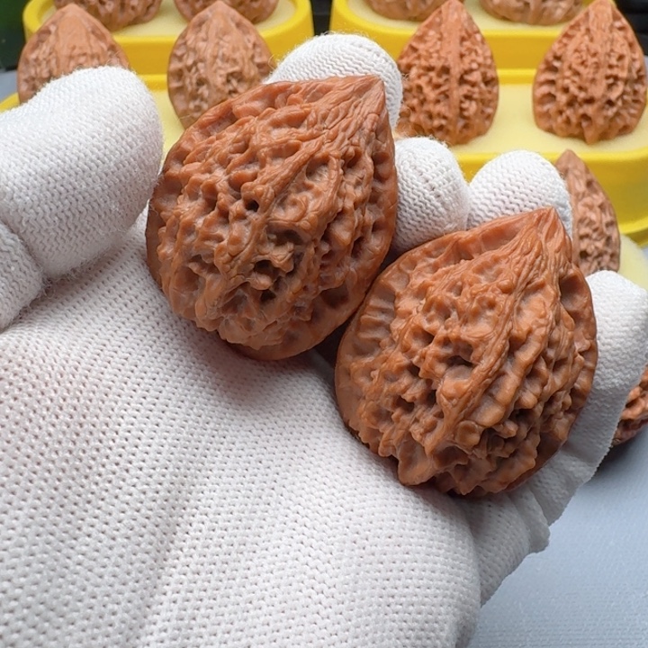 B***洋核桃精品十三陵鸡心文玩