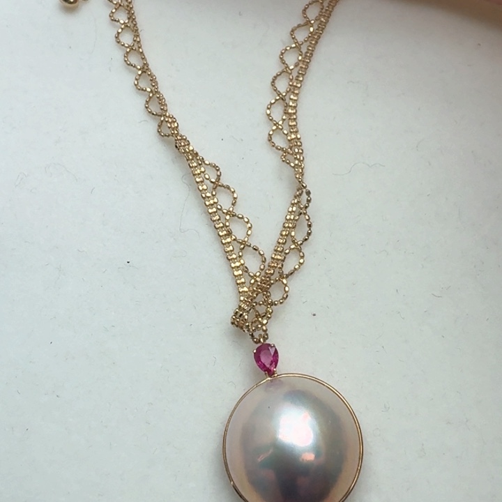 拼合珍珠（马贝珠）颈饰18K金镶嵌