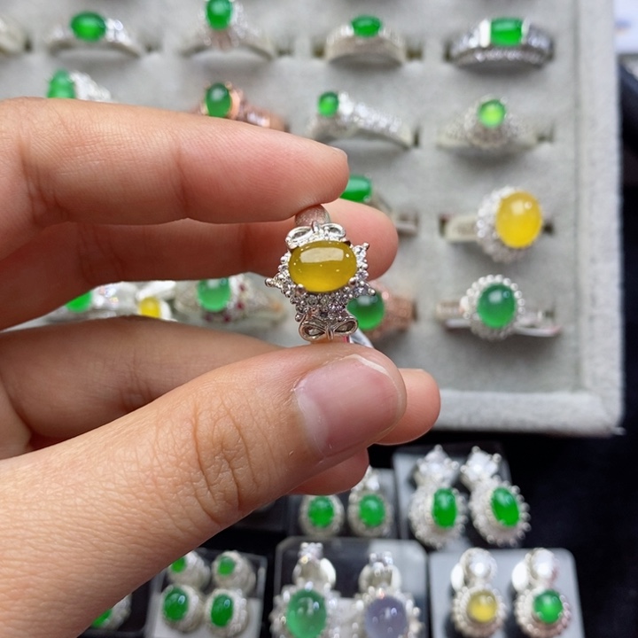 翡翠戒指未镶嵌蛋面