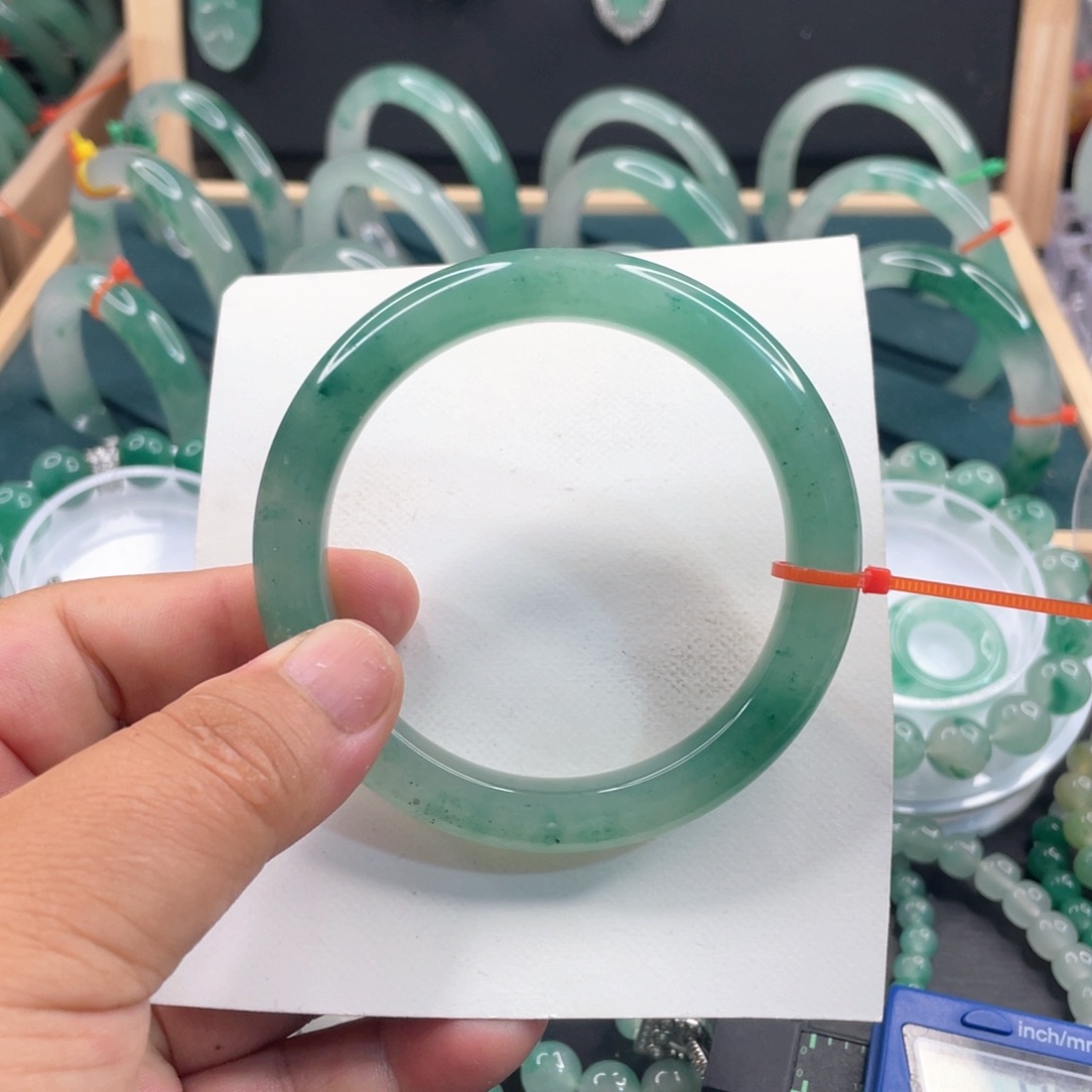 未镶嵌手镯石英质玉