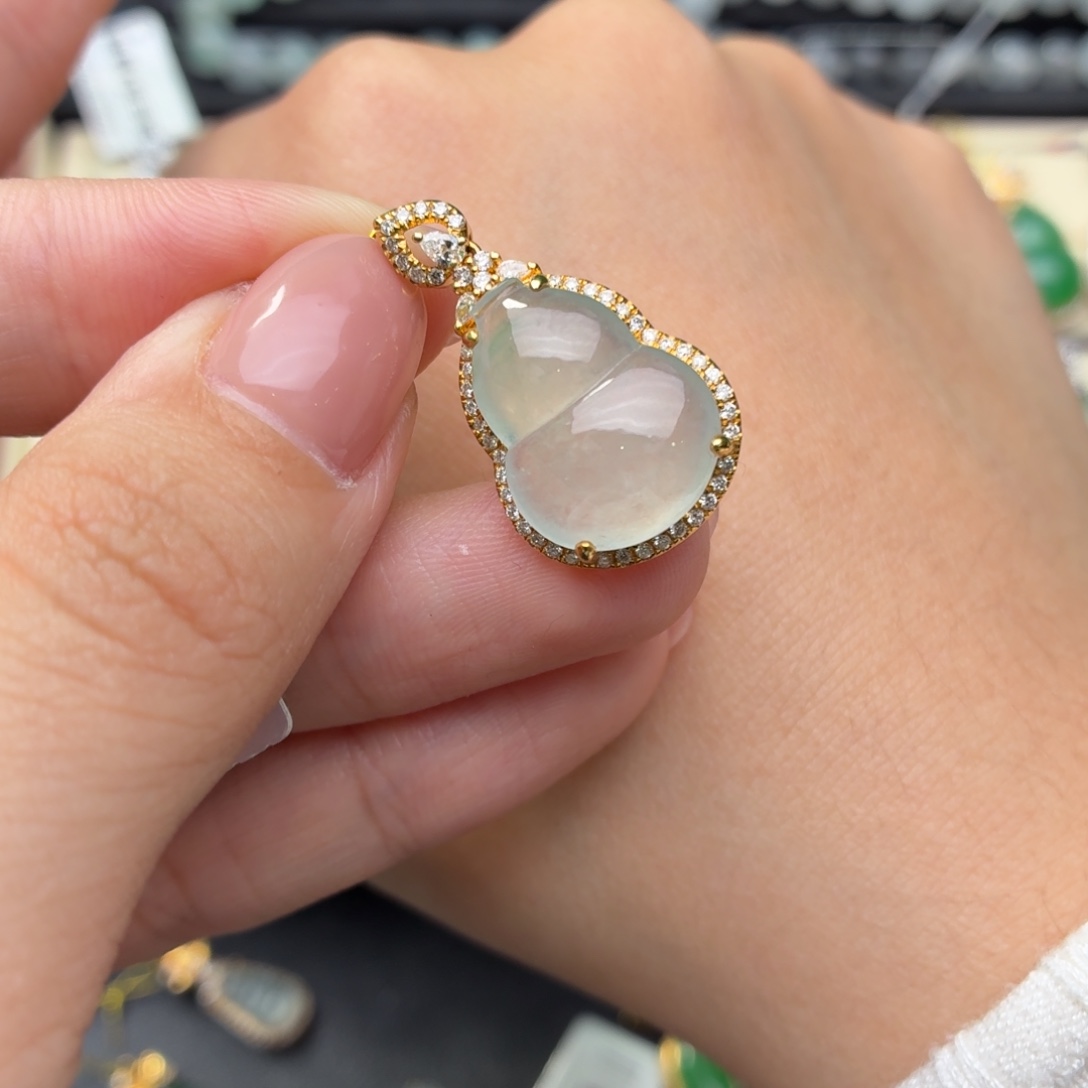 翡翠18K金镶嵌颈饰