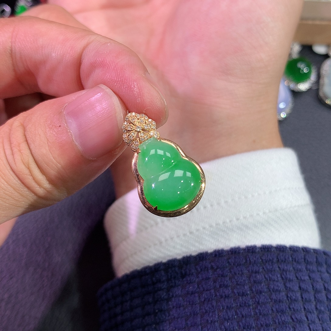 翡翠吊坠(赠链)18K金镶嵌