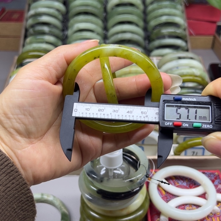 蛇纹石玉未镶嵌手镯21