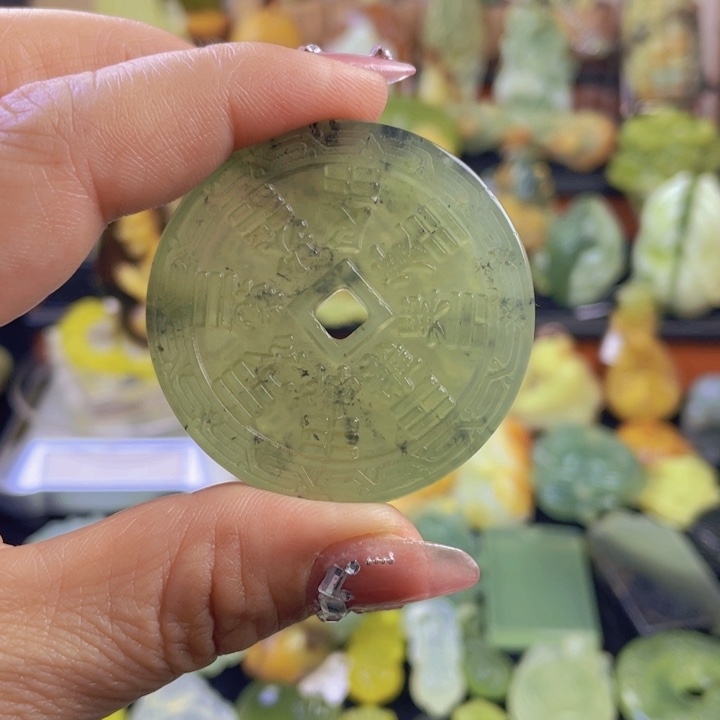 蛇纹石玉颈饰合金