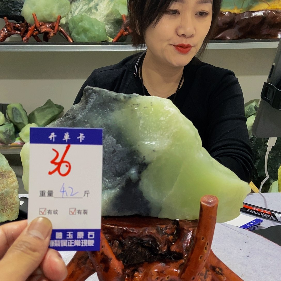 蛇纹石玉原石未镶嵌