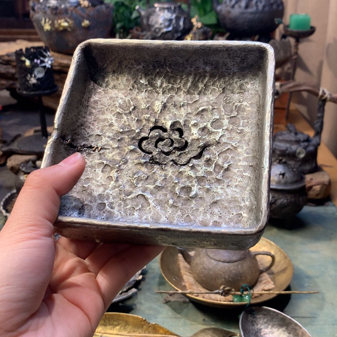 紫砂手工制作工艺精湛冯**?