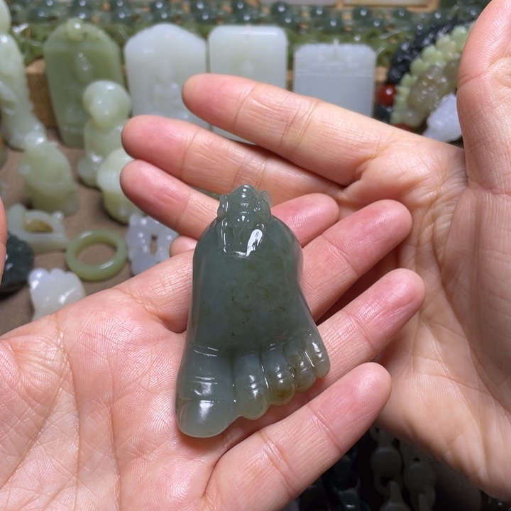 已***置和田玉未镶嵌颈饰