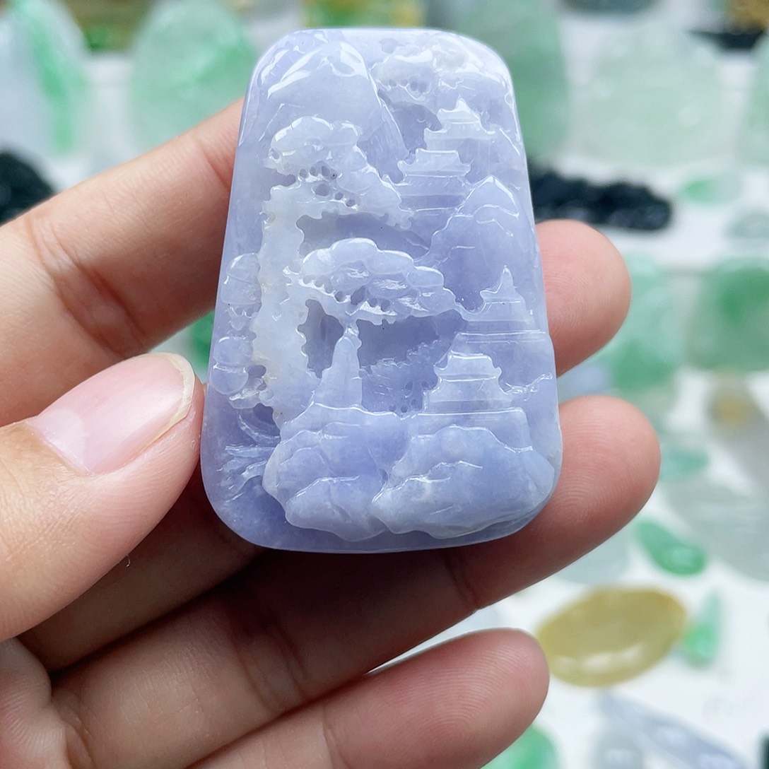 翡翠颈饰未镶嵌山水