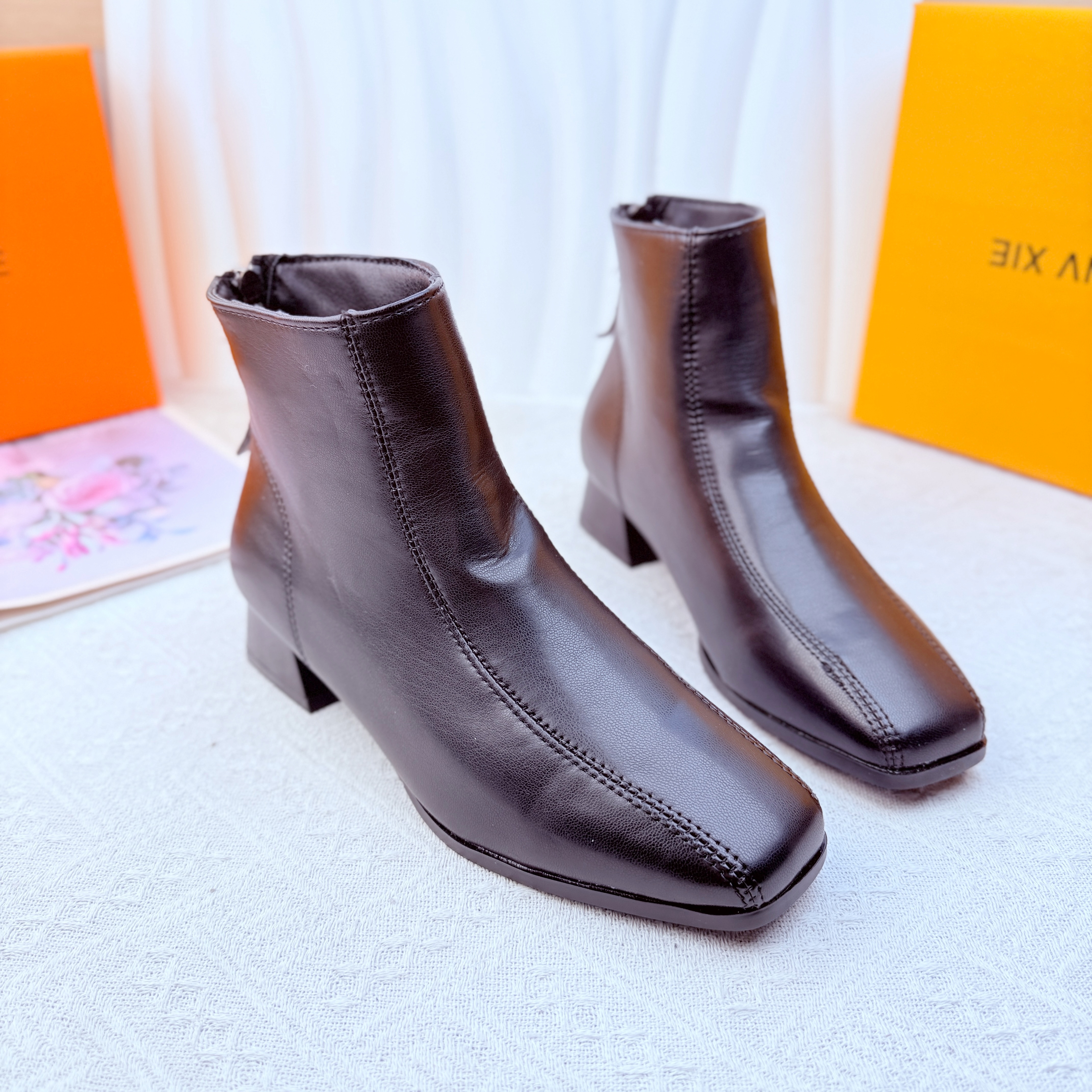 H29复古棕色瘦瘦靴女靴新款加绒粗跟高跟英伦时尚方头马丁靴短靴