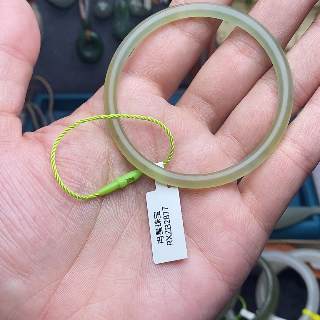 和田玉未镶嵌颈饰圈口56.5