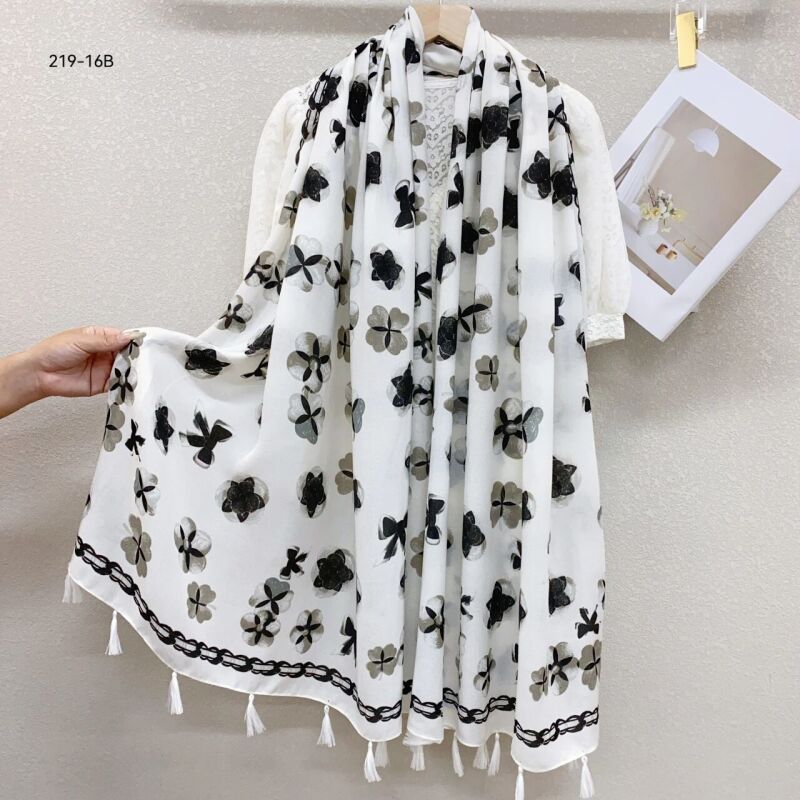 R07 黑色四叶草 围巾女时尚加长款{无礼盒}