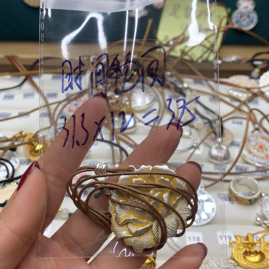 足银直播间选款银饰品