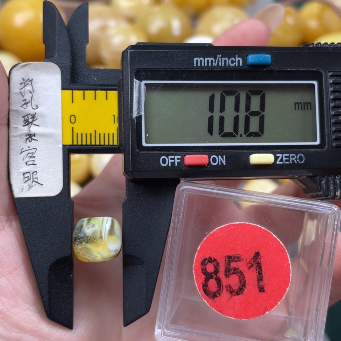蜜蜡未镶嵌珠宝奇石