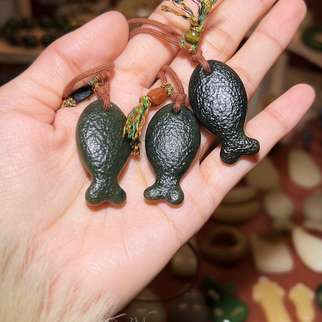 和田玉未镶嵌颈饰买断不退不换