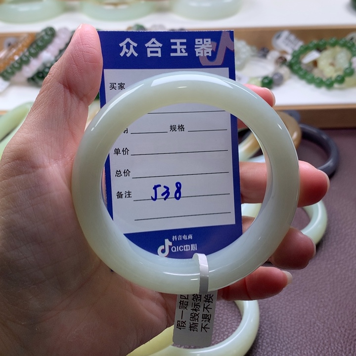 和田玉未镶嵌手镯