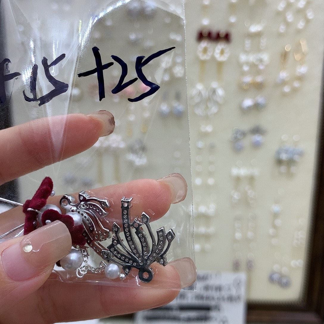 淡水珍珠银S925镶嵌耳饰