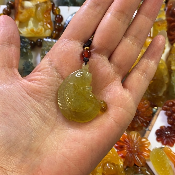 蛇纹石玉未镶嵌颈饰