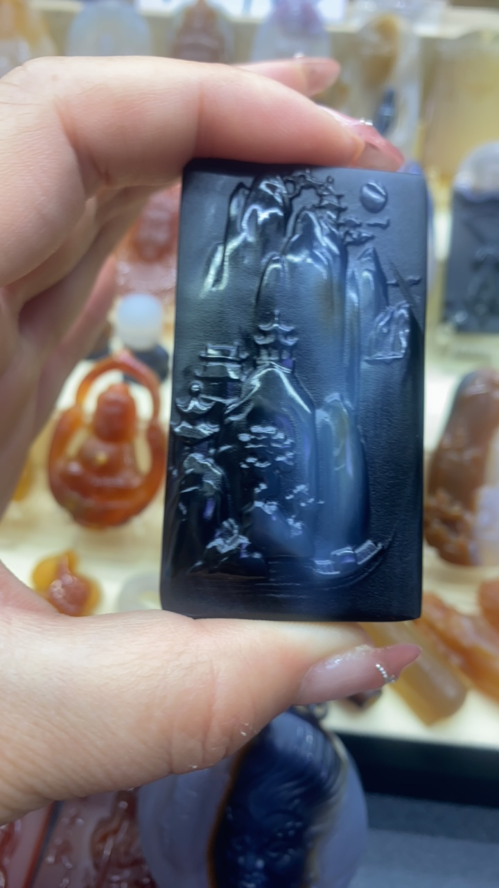 精雕随行财神吊坠