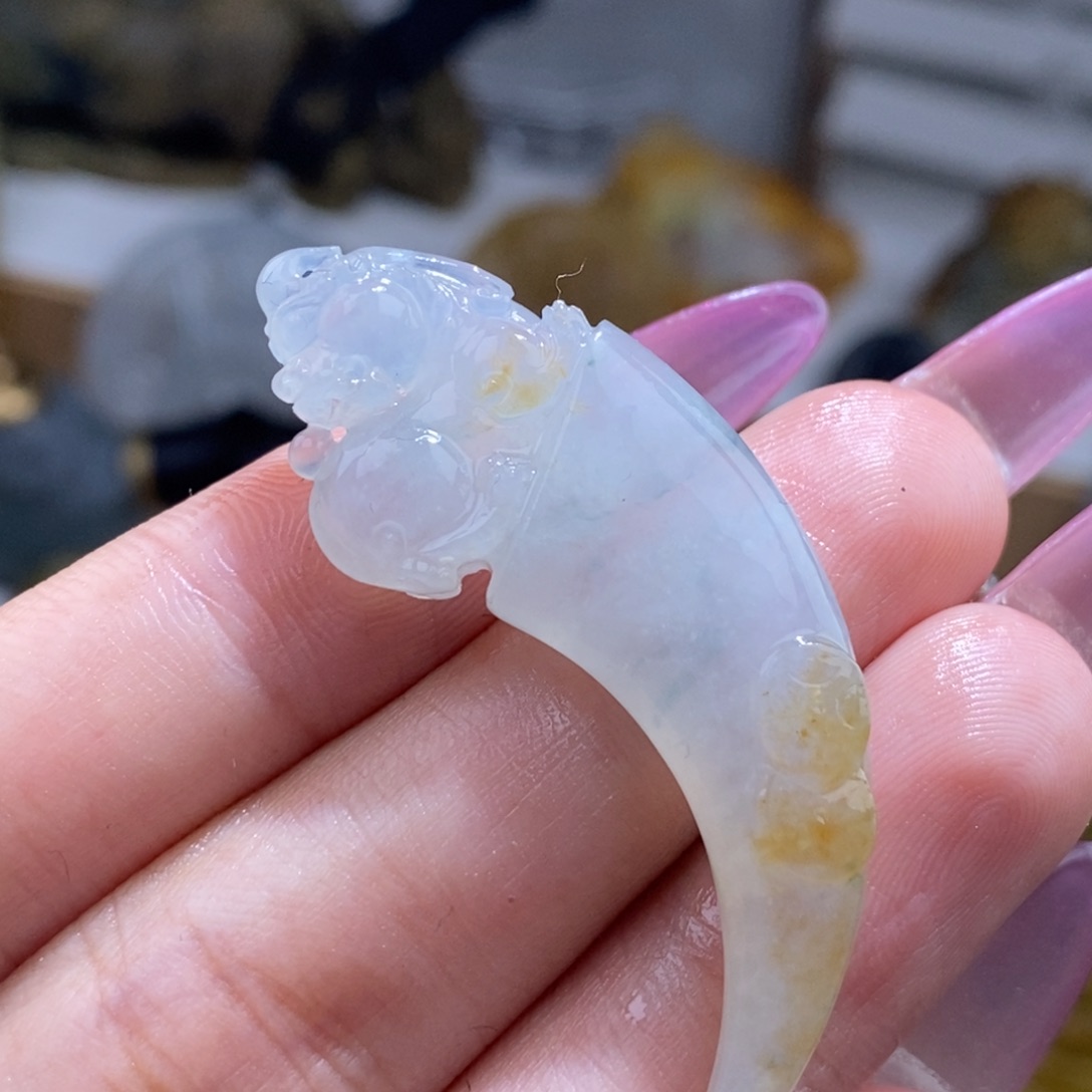 定制翡翠未镶嵌龙牙