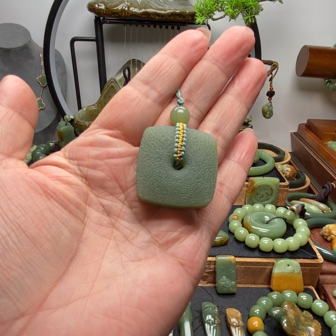 岫岩老玉（透闪石质玉）未镶嵌吊坠