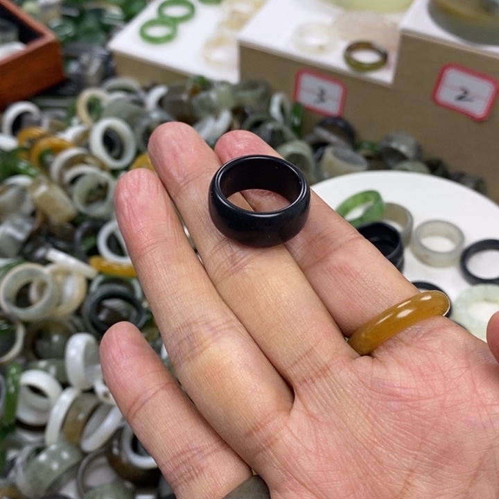 玲***度和田玉未镶嵌挂件