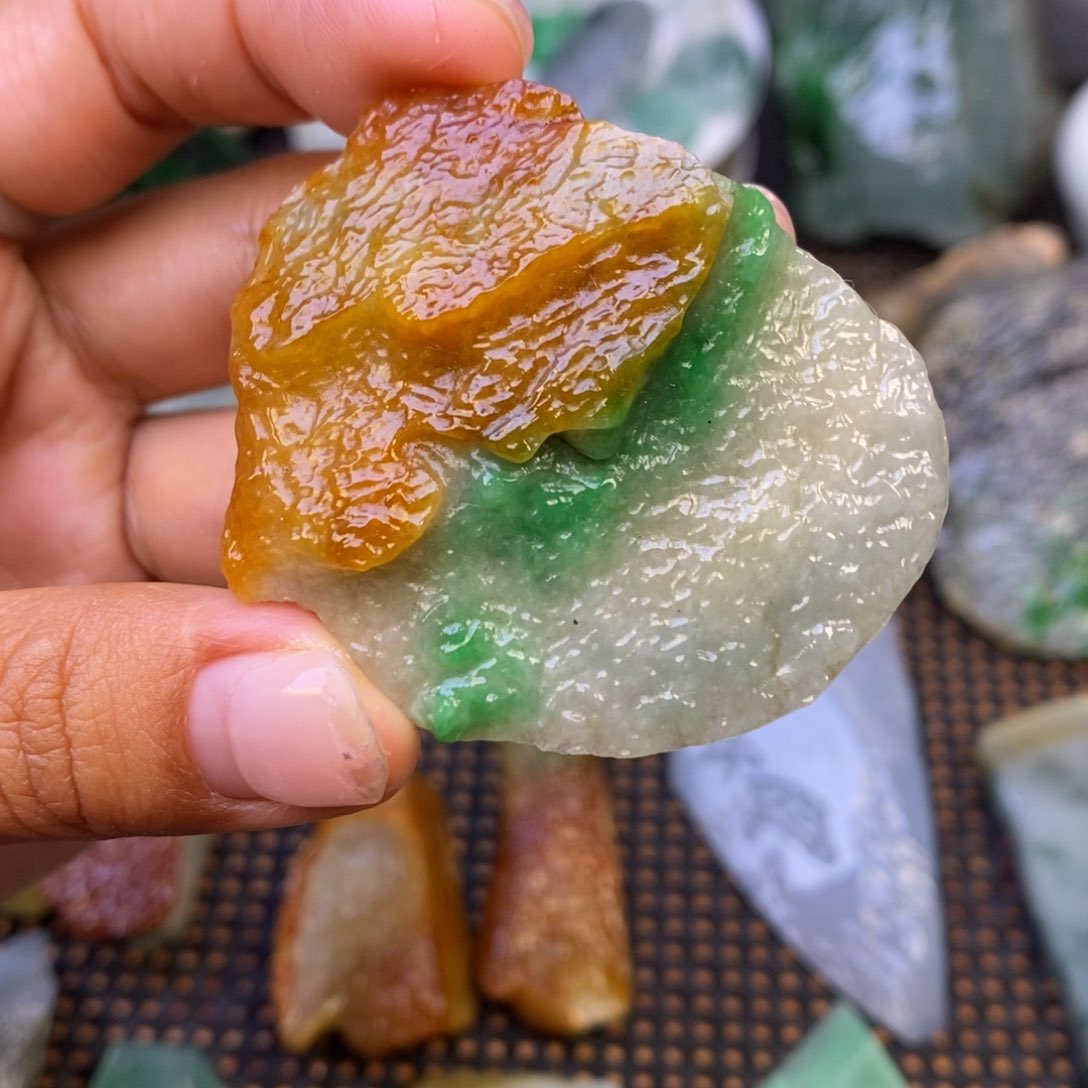 翡翠颈饰未镶嵌翡翠