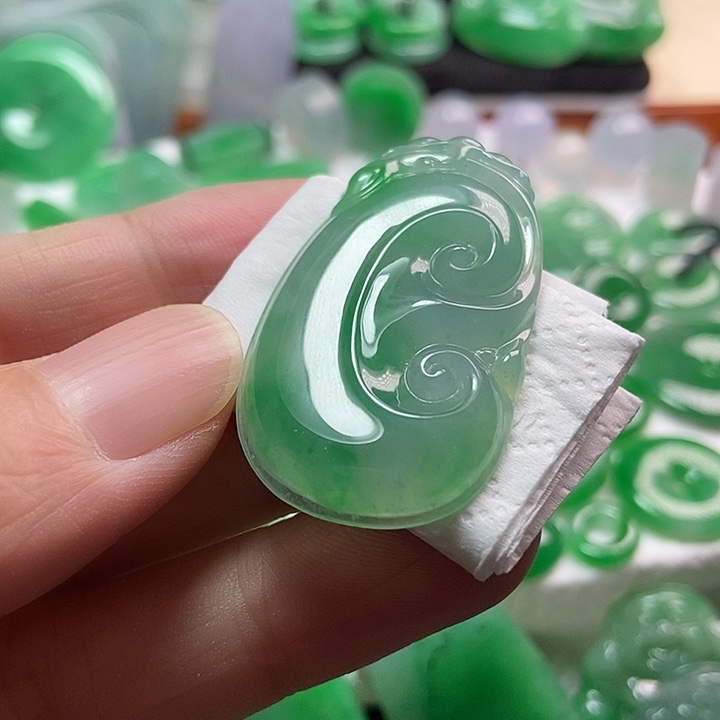 颈饰未镶嵌翡翠如意