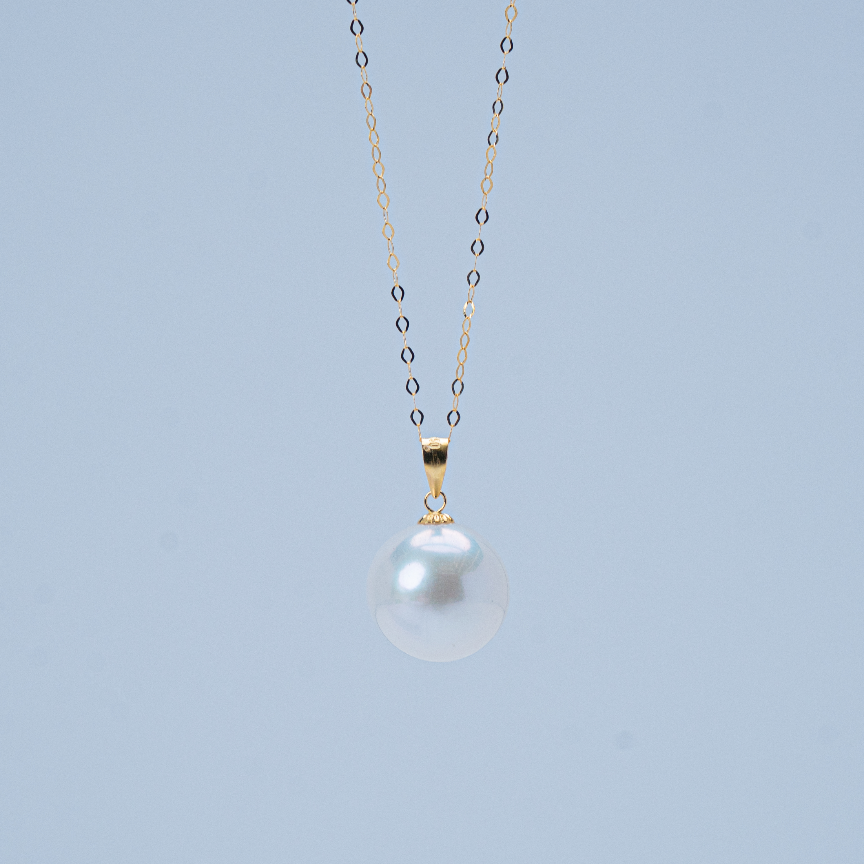 18K金瓜子扣白色强光淡水珍珠10-11mm
