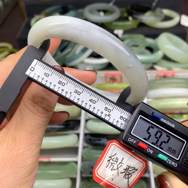 蛇纹石玉未镶嵌手镯775