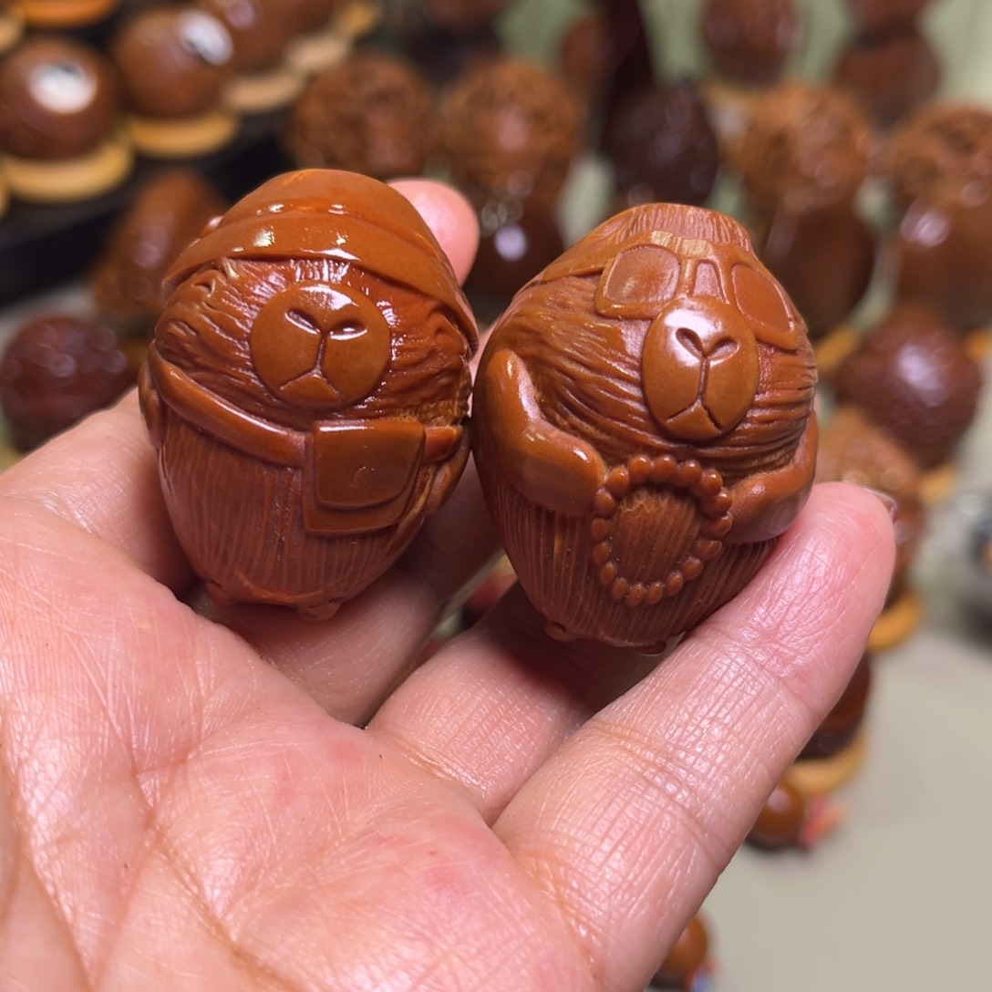 橄榄核把件卡皮扒拉