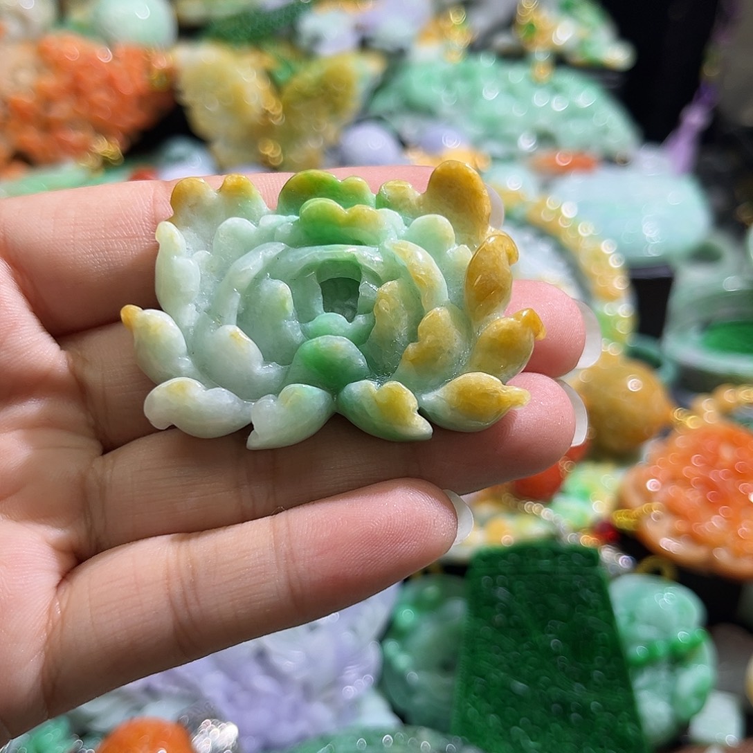 翡翠未镶嵌颈饰待编织