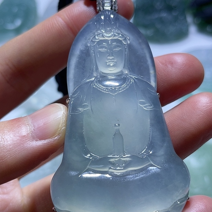 定制翡翠未镶嵌挂件。